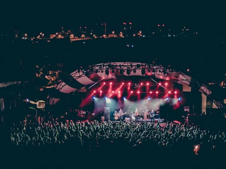 Pessoas em um show